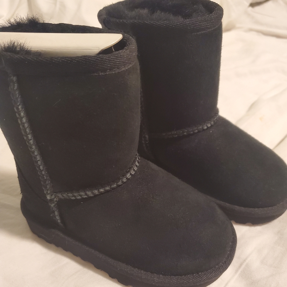 Infant/Toddler Classic Uggs boots New
